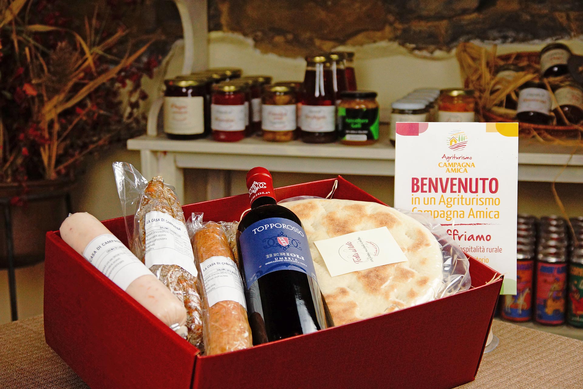 SPUNTINO UMBRO<br />
aperitivo con gusto dal Cuore verde d'Italia<br />
Crema di lardo spalmabile<br />
Salame casareccio<br />
Ciauscolo<br />
Vino Topporosso Trasimeno Berioli<br />
Torta al testo<br />