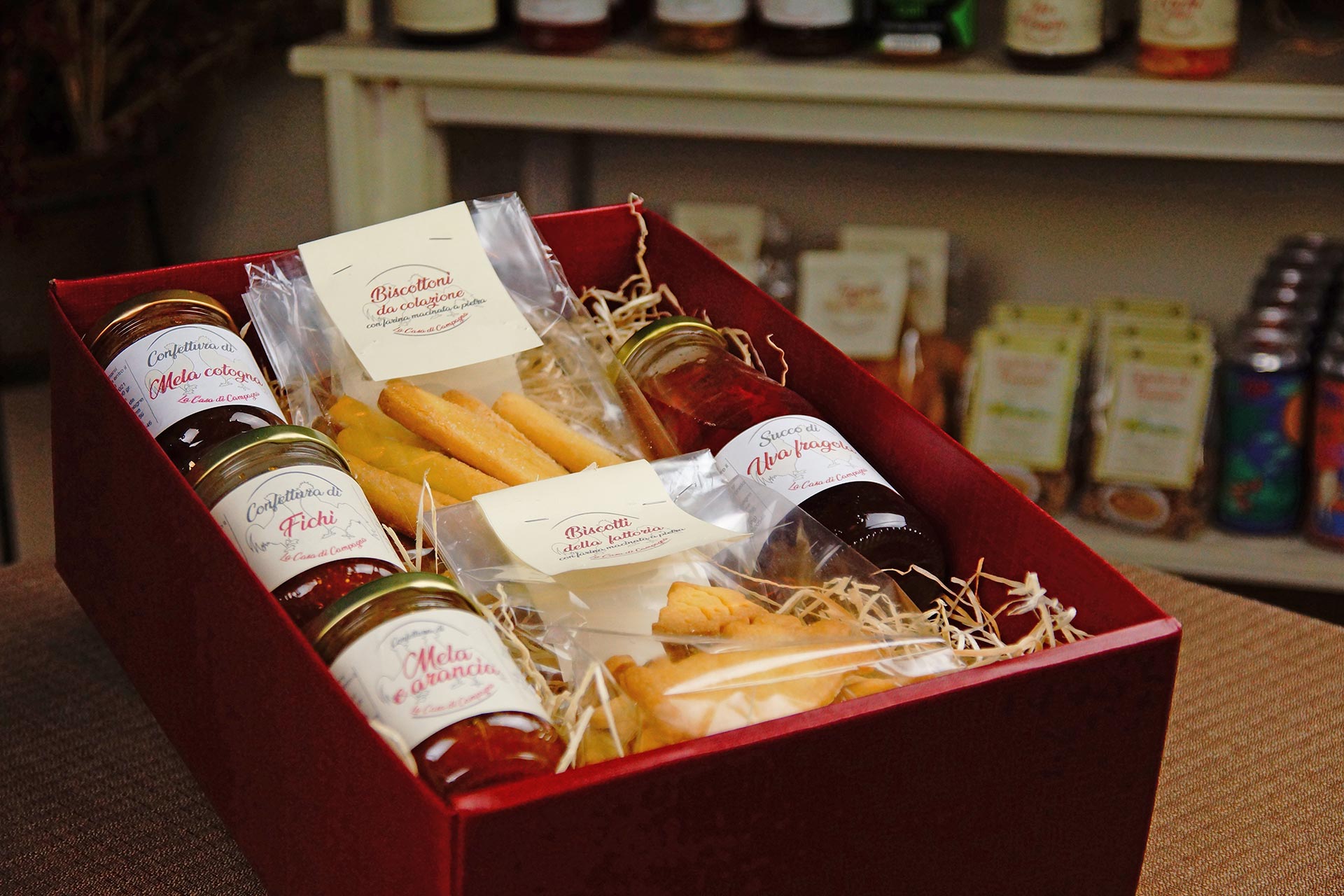 COLAZIONE DELLA FATTORIA<br />
per iniziare bene la giornata<br />
Biscottoni da inzuppo<br />
Biscotti della fattoria<br />
Succo di uva fragola<br />
Confettura di mele e arancia<br />
Confettura di fichi<br />
Confettura di mela cotogna