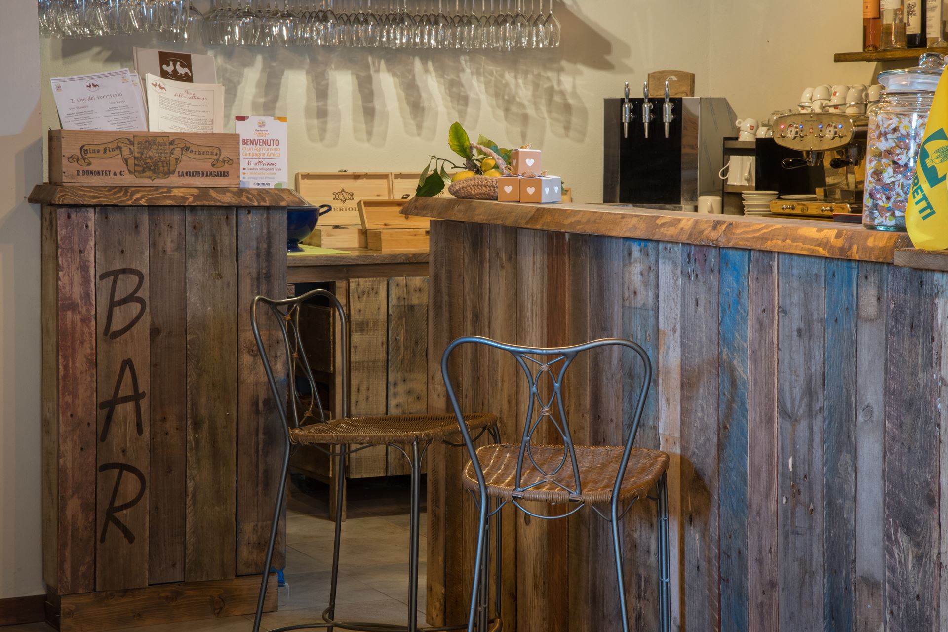 il bar del tempo ritrovata, angolo unico dove degustare vini liquorosi dell'Umbria