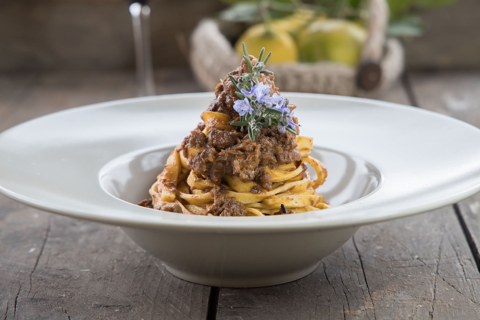 i piatti della cucina contadina con stile della casa di campagna a Magione, vicino al Lago Trasimeno