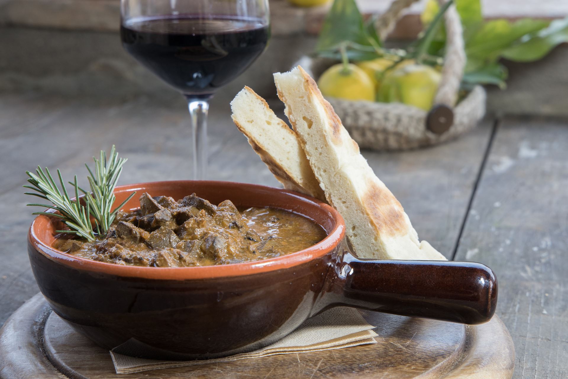 Ristorante e Agriturismo a Magione. Cucina tradizionale contadina umbra. Il miglior ragù del Lago.