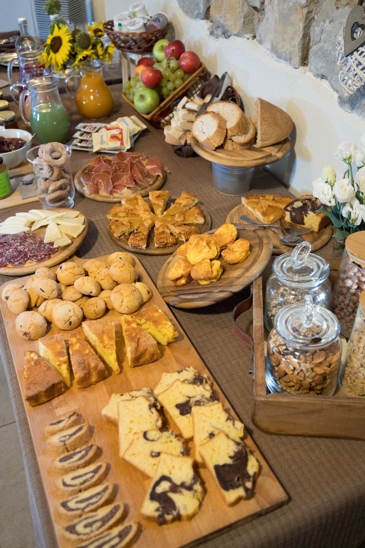 la colazione di Mara, apprezzatissima dai nostri clienti. Prodotti freschi di giornata. Ristorante La Casa di Campagna